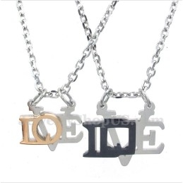 Pendentif Couple Lettre D'Amour En Titane Avec Chaîne Offerte (Une Paire)