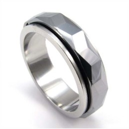 Bague En Tungstène À Facettes De Nouveau Style