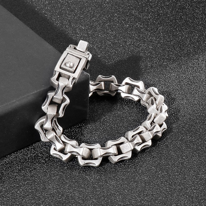Bracelets Rétro Populaires En Titane Pour Hommes Avec Accessoires Bracelets Rétro Populaires En Titane Pour Hommes Avec Accessoires