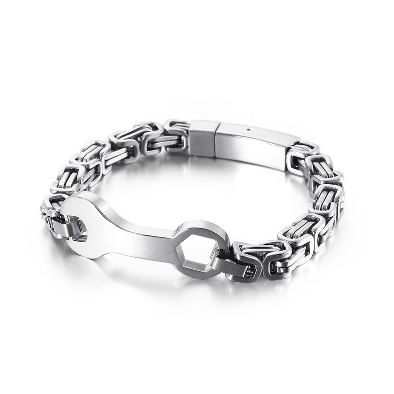 Bracelet En Titane Pour Homme Avec Chaîne Emperor Et Clé À Molette Bracelet En Titane Pour Homme Avec Chaîne Emperor Et Clé À Molette