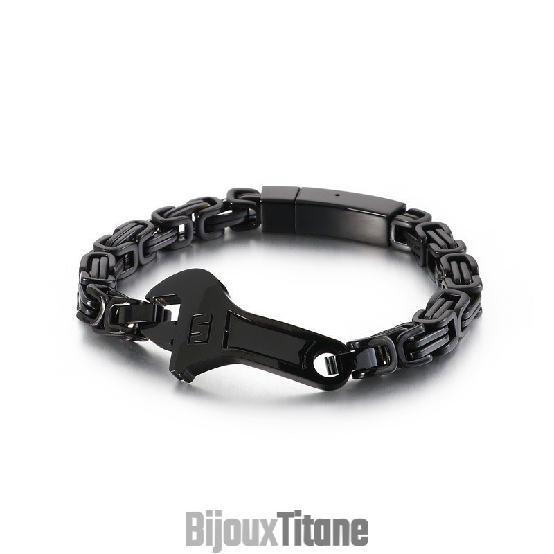 Bracelet En Titane Pour Homme Avec Plaque Incurvée Et Clé À Molette Bracelet En Titane Pour Homme Avec Plaque Incurvée Et Clé À Molette