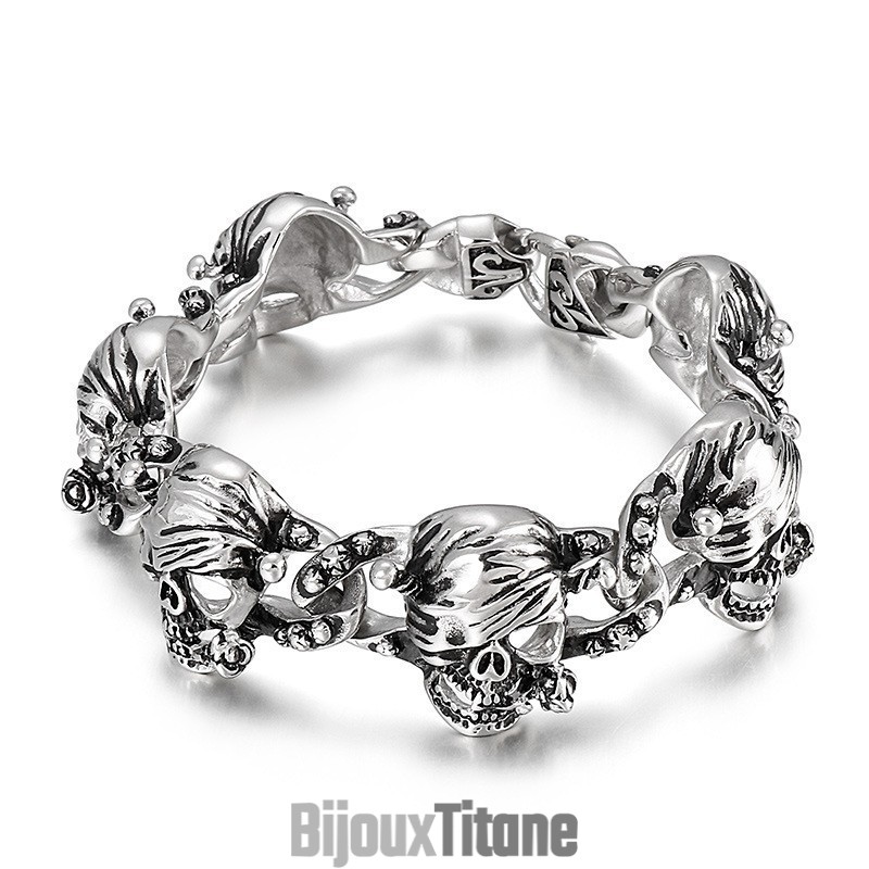 Bracelet En Titane Pour Homme Avec Tête De Mort Noircie Bracelet En Titane Pour Homme Avec Tête De Mort Noircie