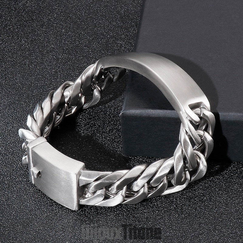 Bracelet En Titane Pour Homme De Style Gothique Rock Chic Et Cintré Bracelet En Titane Pour Homme De Style Gothique Rock Chic Et Cintré