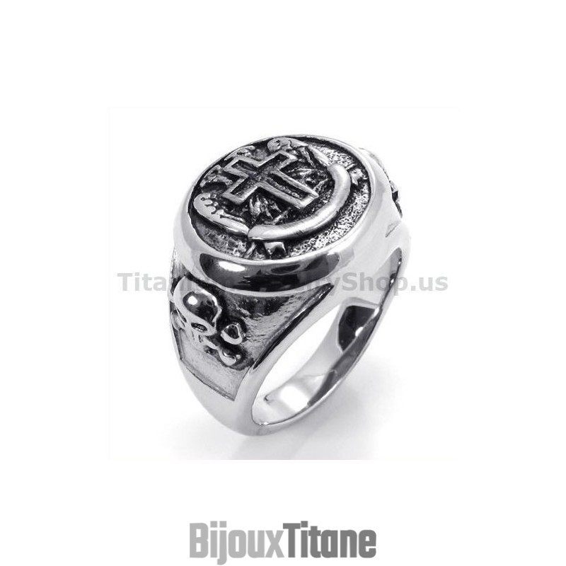 Bague Tête De Mort En Titane Avec Croix