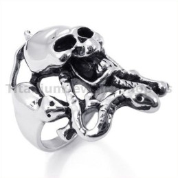Bague En Titane Avec Tête De Mort Et Serpent
