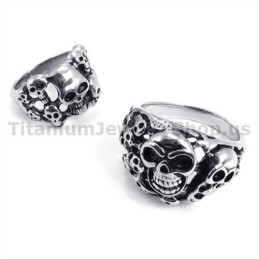 Bague En Titane Avec Tête De Mort