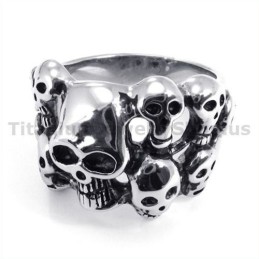 Bague En Titane Avec Tête De Mort