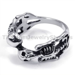 Bague En Titane Avec Tête De Mort
