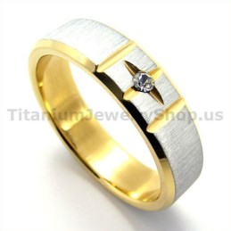 Bague En Titane Avec Croix Dorée Et Diamant