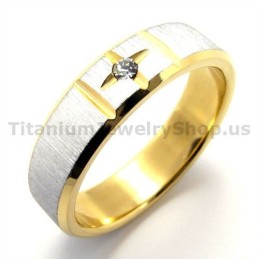 Bague En Titane Avec Croix Dorée Et Diamant