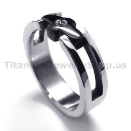 Bague En Titane Avec Croix Et Diamant