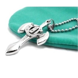 Collier Pendentif Homme En Titane Pur Avec Croix Épée