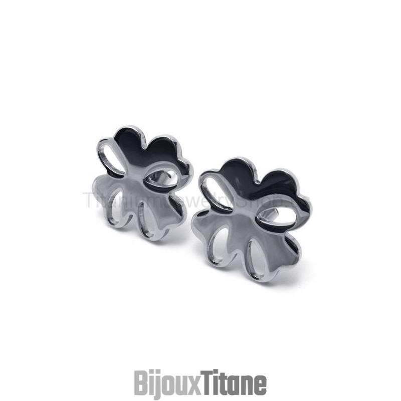 Boucles D'Oreilles En Titane Et Fleur Argentée Boucles D'Oreilles En Titane Et Fleur Argentée