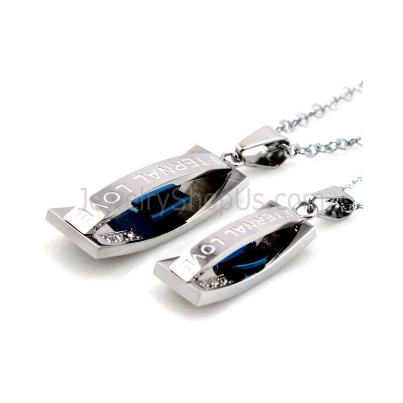 Pendentifs Amoureux « Amour Éternel » Bleu Titane Avec Strass Et Chaînes Offertes C478 Pendentifs Amoureux « Amour Éternel » Bleu Titane Avec Strass Et Chaînes Offertes C478