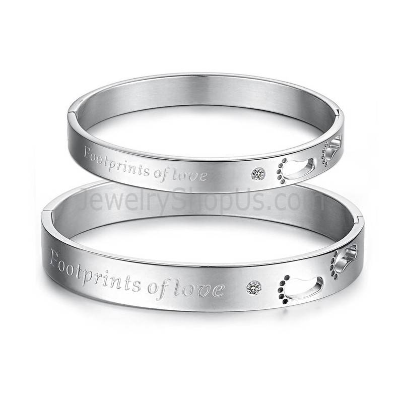 Bracelets Couple Tatanium « Empreintes De Pas D'Amour » Avec Empreintes De Pas Creuses Et Strass C850 Bracelets Couple Tatanium « Empreintes De Pas D'Amour » Avec Empreintes De Pas Creuses Et Strass C850