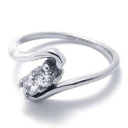 Bague En Titane Pour Femme Avec Diamant