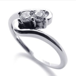 Bague En Titane Pour Femme Avec Diamant