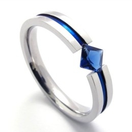 Bague En Titane Avec Diamant Bleu