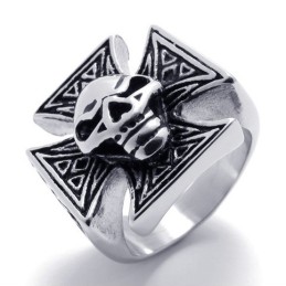 Bague En Titane Avec Tête De Mort Croisée