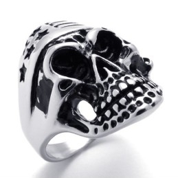 Bague En Titane Avec Tête De Mort
