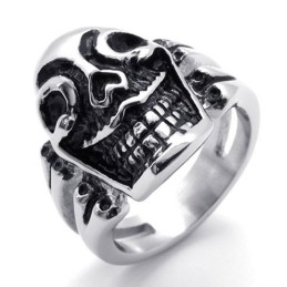 Bague En Titane Avec Tête De Mort