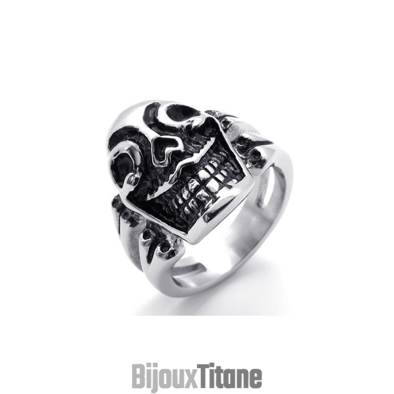 Bague En Titane Avec Tête De Mort Bague En Titane Avec Tête De Mort