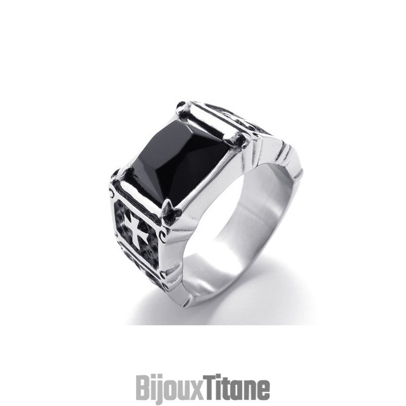 Bague En Titane Avec Pierre Précieuse Noire Et Croix