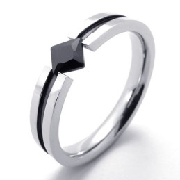 Bague Tendance En Titane Avec Pierres Noires