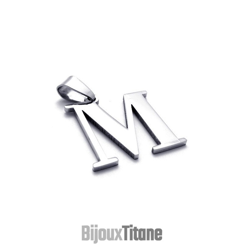 Pendentif En Titane Pour La Lettre « M » Pendentif En Titane Pour La Lettre « M »