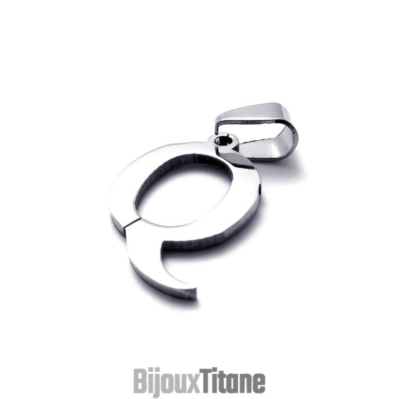 Pendentif « Q » En Titane Pendentif « Q » En Titane