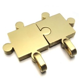 Pendentif En Titane Au Design Astucieux Et À La Brillance Des Couleurs Pour Une Longue Histoire
